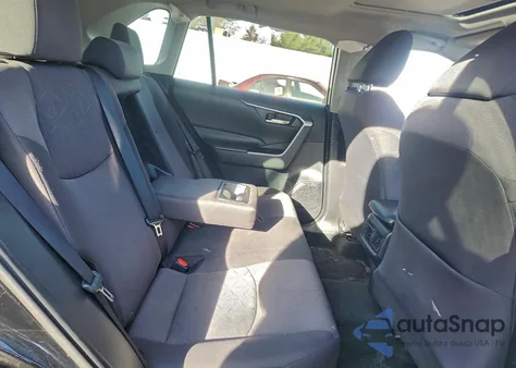 2019 Toyota Rav4 Xle z USA, uszkodzony, nr VIN 2T3P1RFV9KC050964